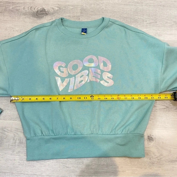 Good Vibes Psychedelic Mint Green Batwing Fleece Cropped Sweatshirt Size M - Picture 8 of 15